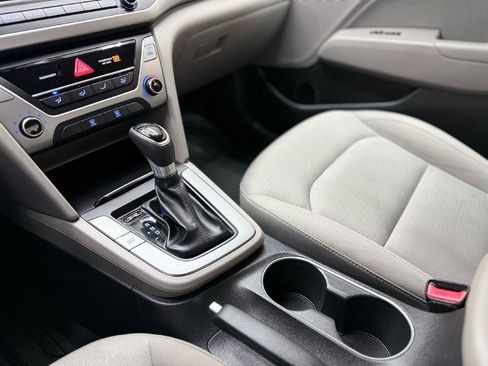 Used 2017 Hyundai Elantra SE FWD image 18