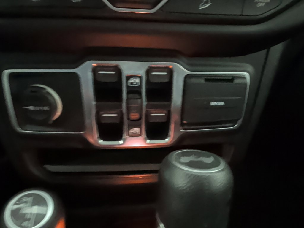 Used 2021 Jeep Wrangler Unlimited Sport AWD/4WD image 18