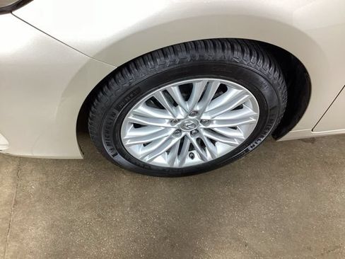 Used 2016 Lexus ES 350 w/ Premium Package w/Wood Trim FWD image 25