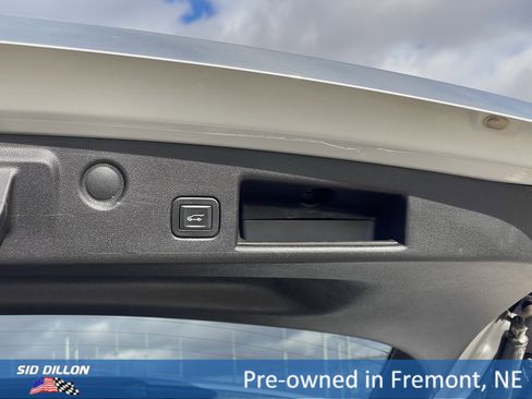 Used 2019 Chevrolet Equinox LT image 12