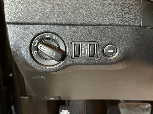 Used 2023 Dodge Charger SXT w/ Blacktop Package image 18