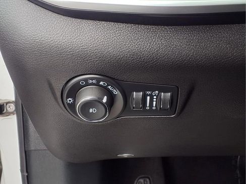 Used 2024 Jeep Compass Latitude AWD/4WD image 18