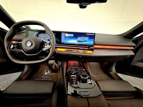 Used 2025 BMW 540i xDrive image 12