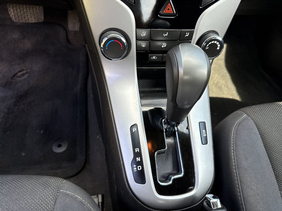 Used 2015 Chevrolet Cruze LT w/ Technology Package FWD image 36