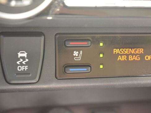 Used 2019 Toyota RAV4 Limited w/ Cold Weather Package AWD/4WD image 20