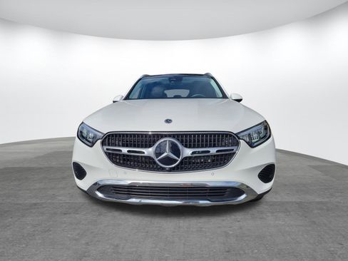 Used 2024 Mercedes-Benz GLC 300 4MATIC image 23