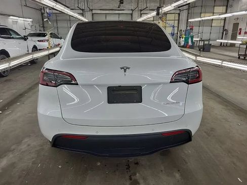 Used 2022 Tesla Model Y Long Range AWD/4WD image 2