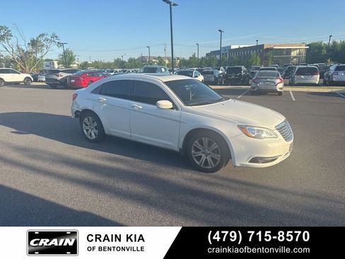 Used 2013 Chrysler 200 Touring FWD image 18