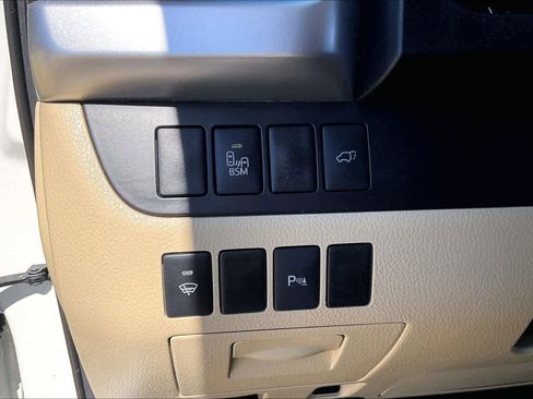 Used 2016 Toyota Highlander Limited image 34