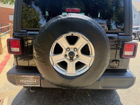 Used 2018 Jeep Wrangler Sport AWD/4WD image 28