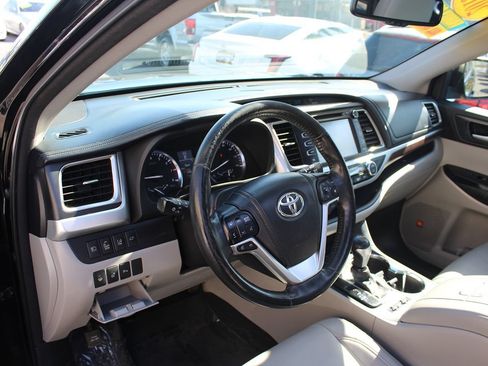 Used 2015 Toyota Highlander Limited Platinum AWD/4WD image 18