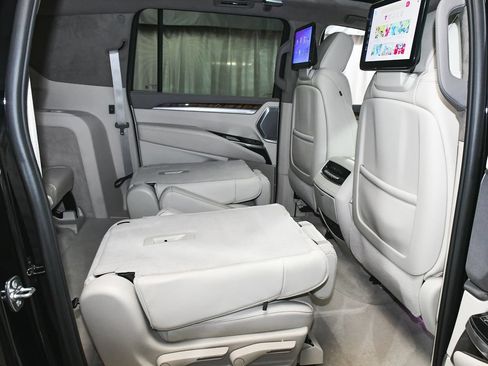 Used 2025 Cadillac Escalade ESV Sport Platinum AWD/4WD image 67