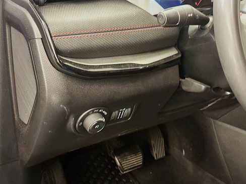 Used 2025 Jeep Compass Trailhawk AWD/4WD image 17