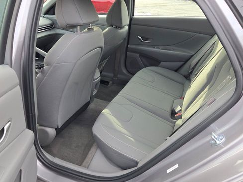 Used 2025 Hyundai Elantra SEL FWD image 19