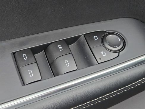 Used 2025 GMC Acadia Elevation w/ Elevation Premium Package image 17