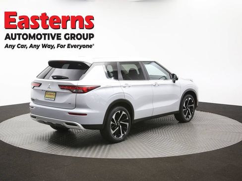 Used 2024 Mitsubishi Outlander SE AWD/4WD image 40