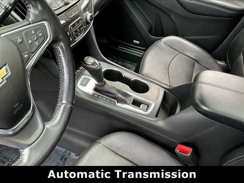 Used 2020 Chevrolet Equinox Premier AWD/4WD image 18
