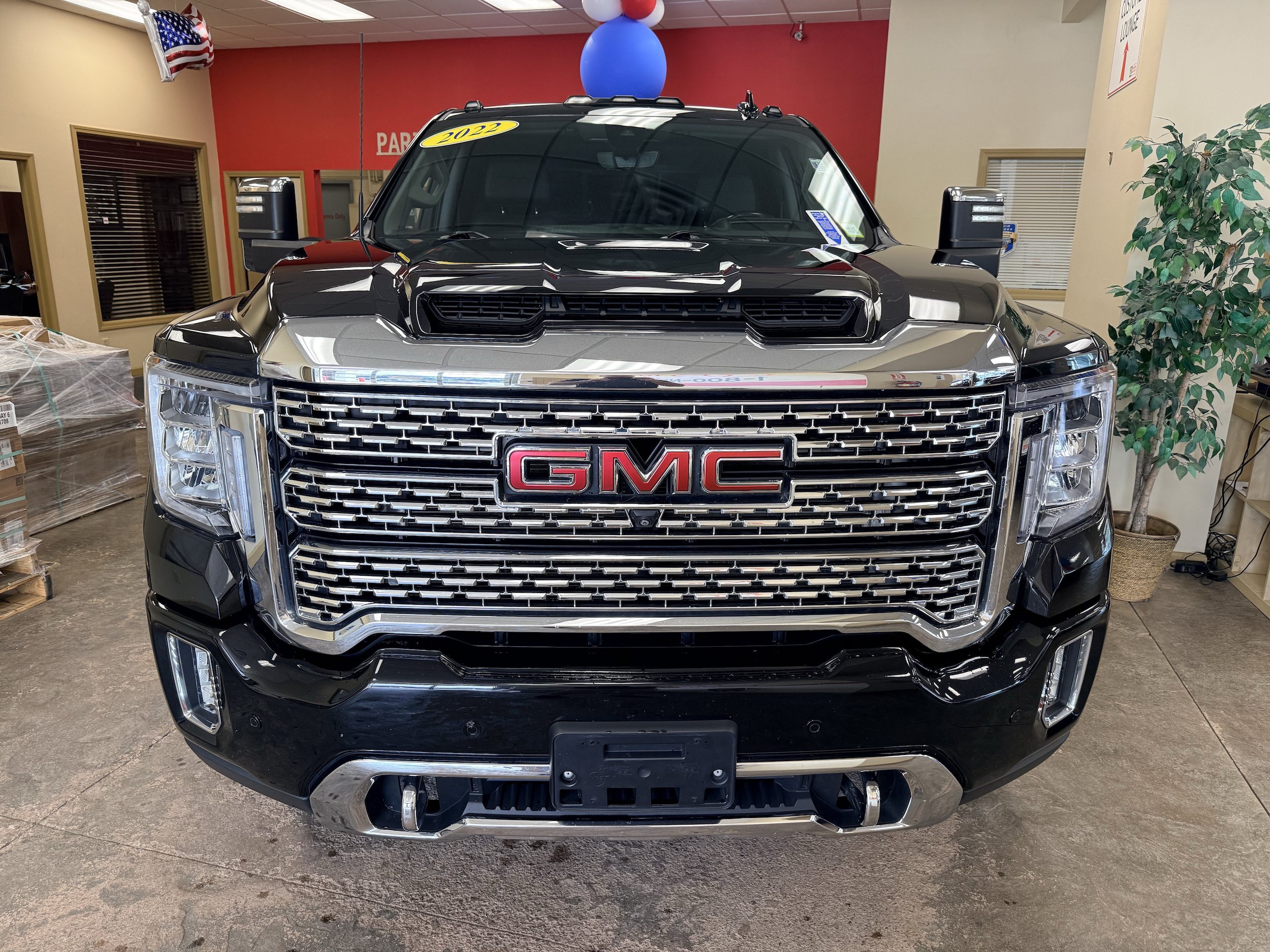 Used 2022 GMC Sierra 3500 Denali w/ Denali Ultimate Package AWD/4WD image 2