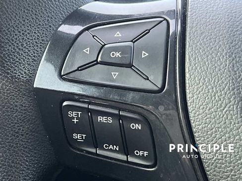 Used 2017 Ford Explorer XLT w/ Equipment Group 201A FWD image 19
