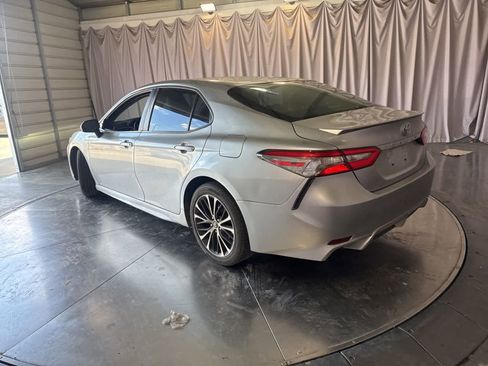 Used 2018 Toyota Camry SE FWD image 7