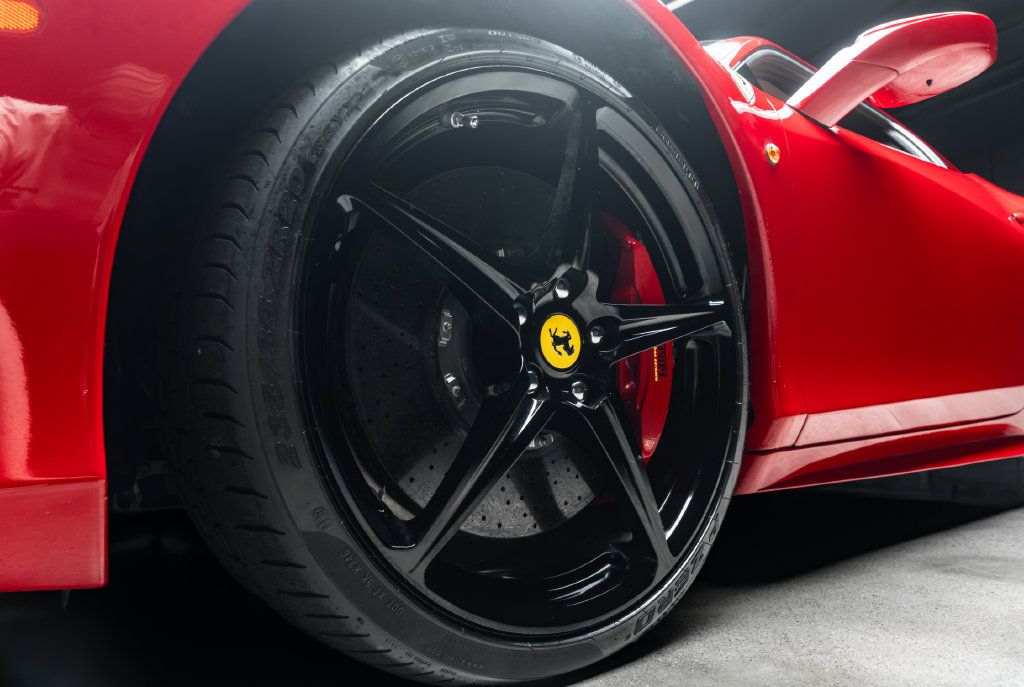 Used 2015 Ferrari 458 Italia Coupe RWD image 3