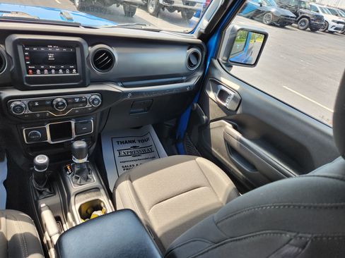 Used 2022 Jeep Wrangler Sport AWD/4WD image 16