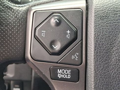 Used 2017 Toyota Tacoma TRD Off-Road w/ Tow Package AWD/4WD image 21