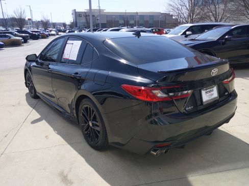 Used 2025 Toyota Camry SE w/ Multimedia Upgrade Package image 7
