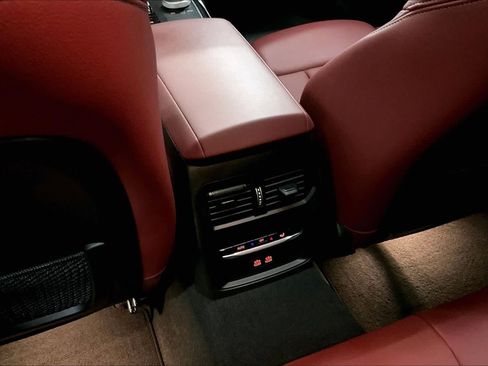 Used 2023 BMW 330i Sedan w/ Premium Package image 36