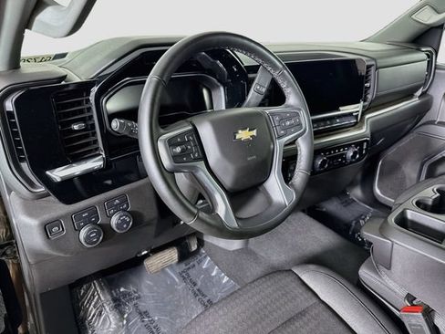 Used 2025 Chevrolet Silverado 1500 LT AWD/4WD image 9