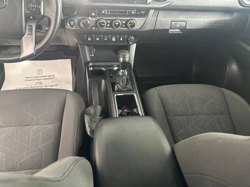 Used 2018 Toyota Tacoma TRD Sport w/ Technology Package AWD/4WD image 18
