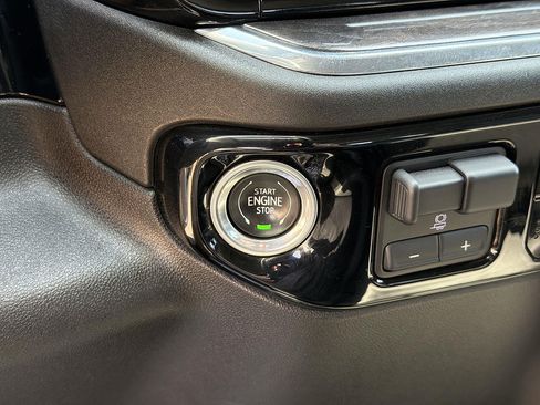 Used 2024 Chevrolet Silverado 2500 LTZ AWD/4WD image 16