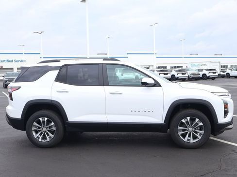 New 2026 Chevrolet Equinox LT w/ Convenience Package II FWD image 9