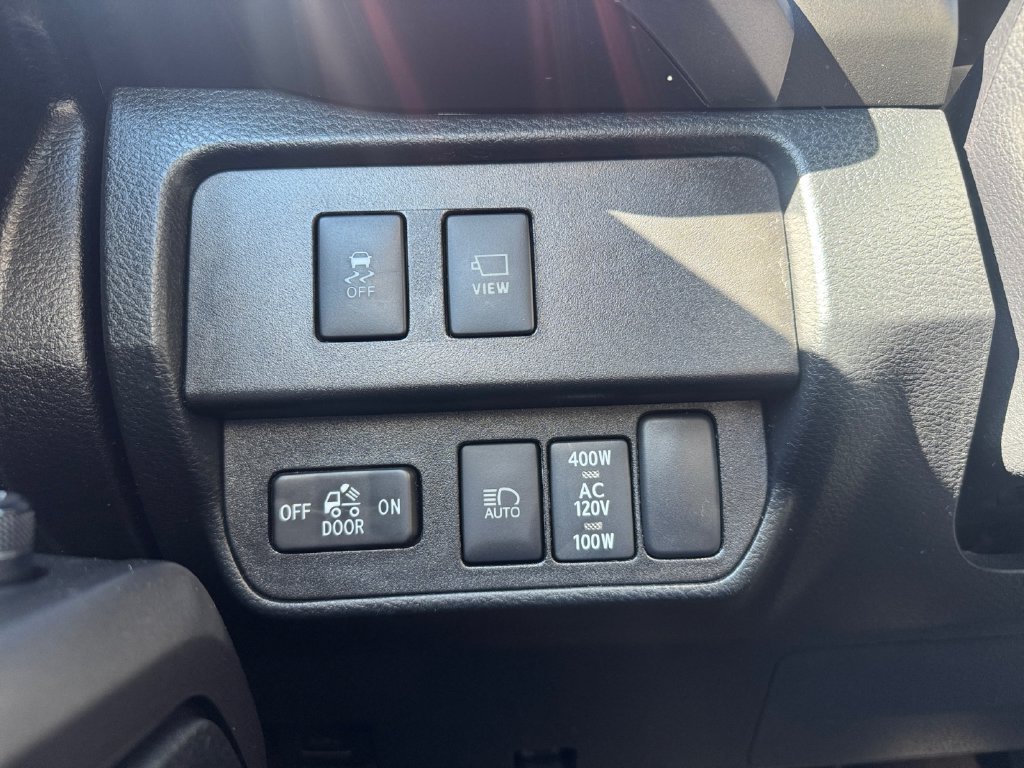 Used 2022 Toyota Tacoma TRD Sport w/ TRD Premium Sport Package AWD/4WD image 19