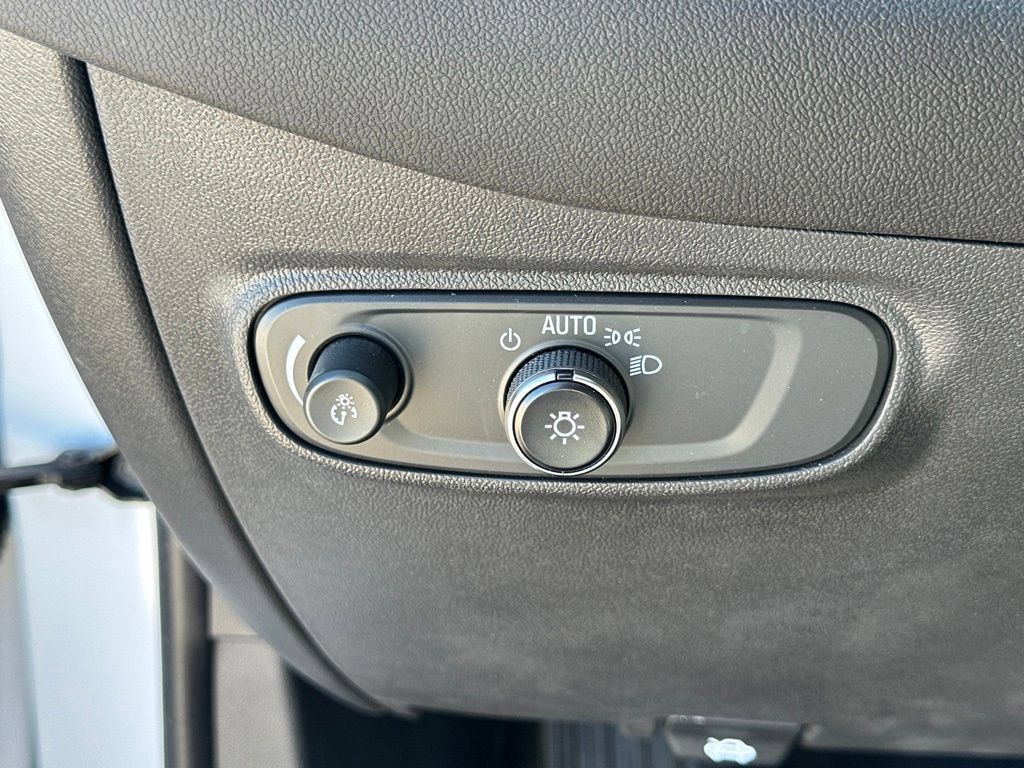 Used 2024 Chevrolet Equinox LS w/ LS Convenience Package AWD/4WD image 17