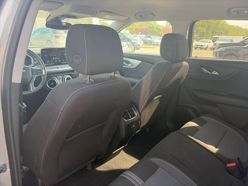 Used 2025 Chevrolet Blazer LT FWD image 8