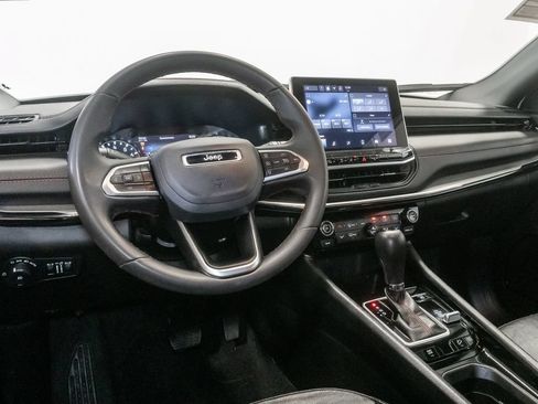 Used 2025 Jeep Compass Trailhawk AWD/4WD image 7