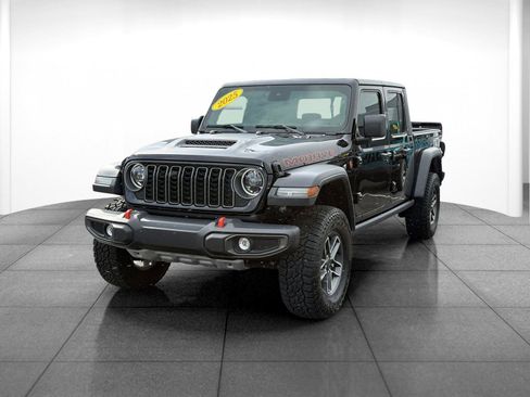 Used 2025 Jeep Gladiator Mojave w/ Convenience Group image 3