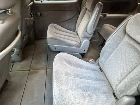 Used 2006 Dodge Grand Caravan SXT FWD image 17