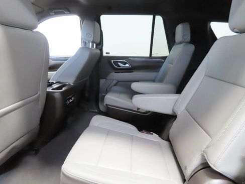 Used 2022 Chevrolet Tahoe LT w/ Luxury Package AWD/4WD image 17