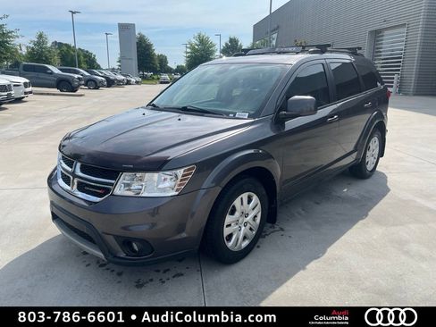 Used 2019 Dodge Journey SE FWD image 2