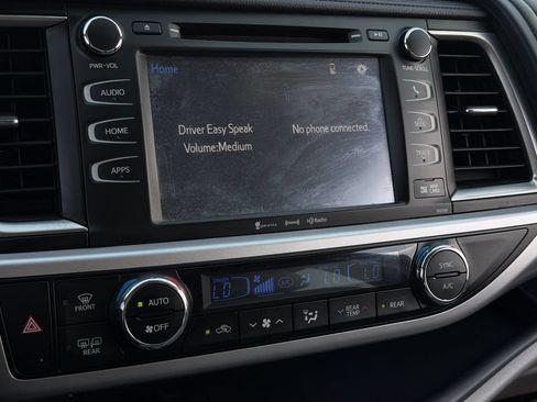Used 2016 Toyota Highlander XLE FWD image 19