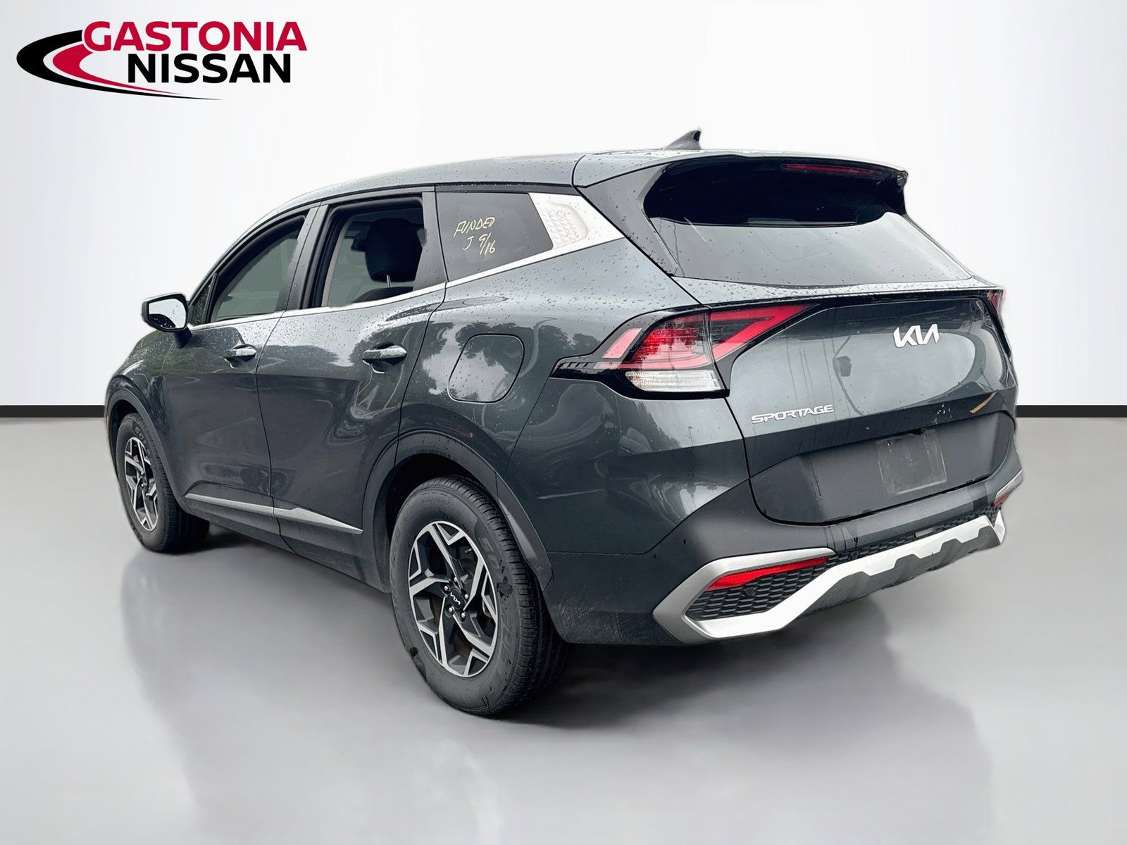 Used 2025 Kia Sportage LX FWD image 6