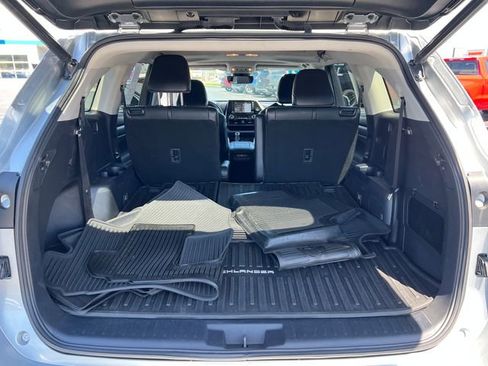 Used 2021 Toyota Highlander XLE image 39