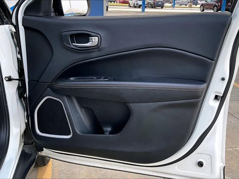 Used 2018 Jeep Compass Limited image 23