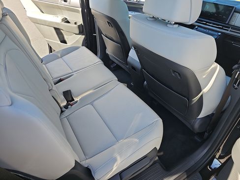 Used 2025 Hyundai Santa Fe SEL image 11