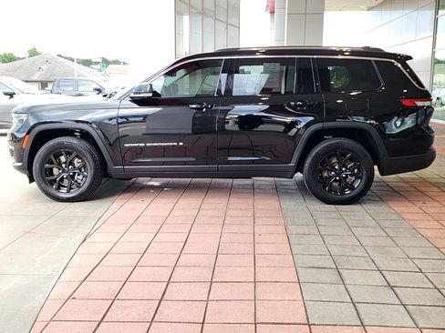 Used 2023 Jeep Grand Cherokee L Limited w/ Luxury Tech Group II RWD image 10