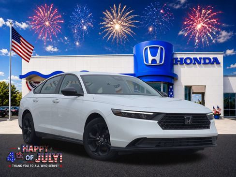 Used 2025 Honda Accord SE image 1