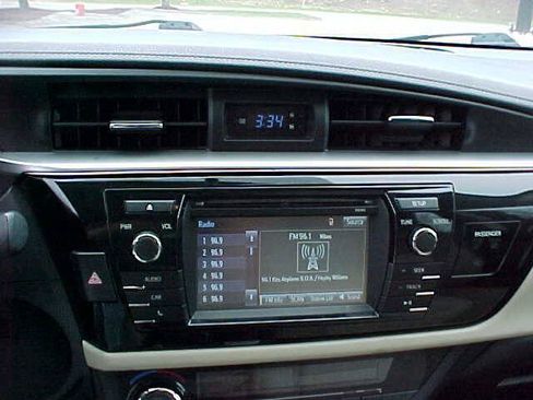 Used 2015 Toyota Corolla LE FWD image 21