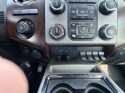 Used 2015 Ford F250 Lariat w/ Lariat Ultimate Package AWD/4WD image 26